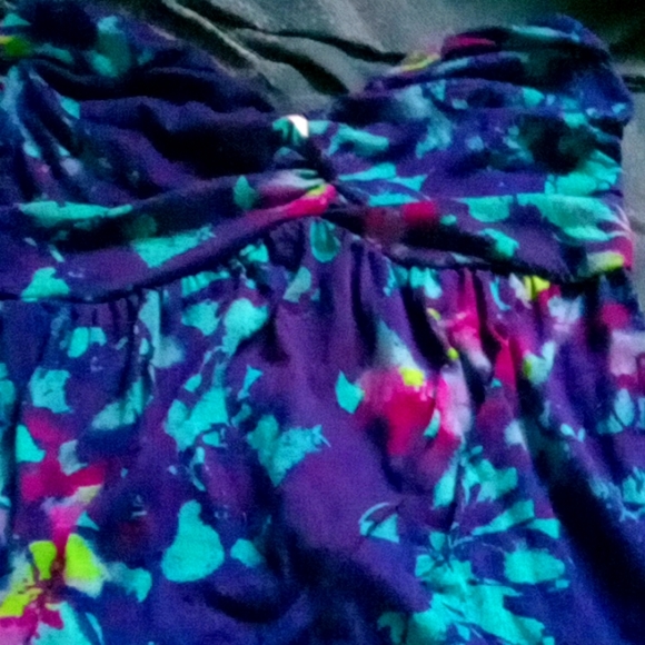 Sleeveless summer top - Picture 1 of 2